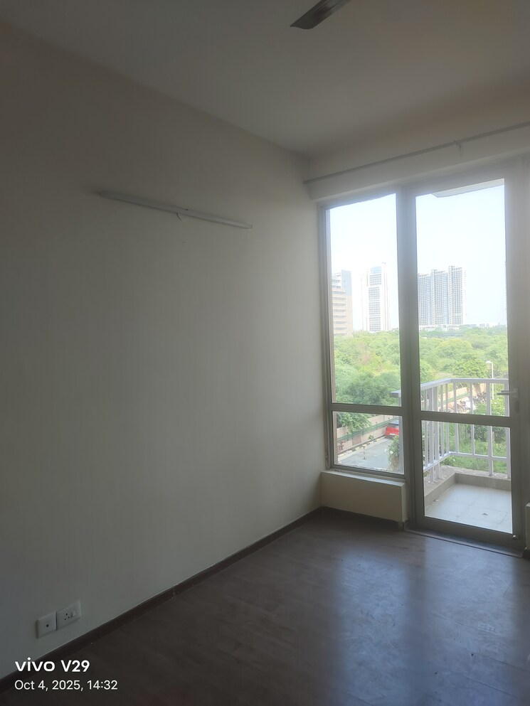 Room, pioneer-park-phase-1 2 Bedroom 1200 Sq.Ft. Apartment In Sector 61 Gurgaon 9271364