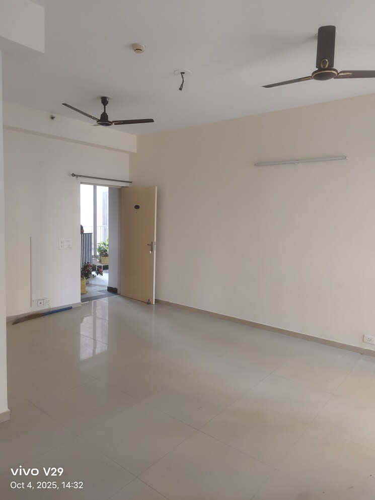 Room, pioneer-park-phase-1 2 Bedroom 1200 Sq.Ft. Apartment In Sector 61 Gurgaon 9271364