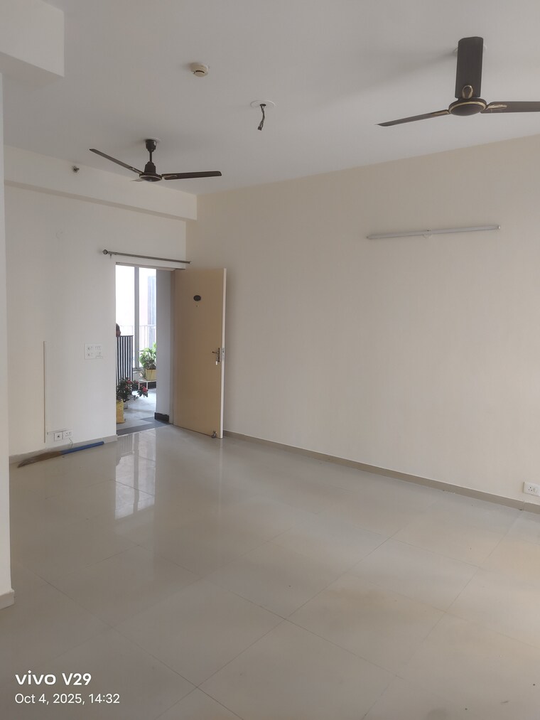 Room, pioneer-park-phase-1 2 Bedroom 1200 Sq.Ft. Apartment In Sector 61 Gurgaon 9271364