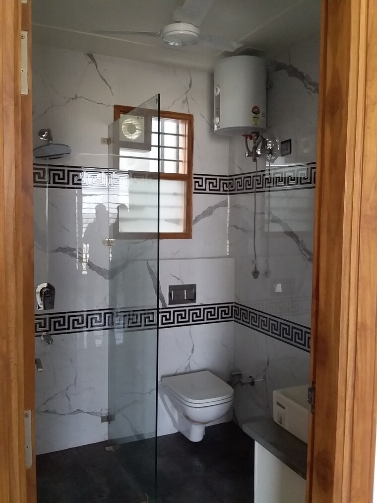 Bathroom, sector 31 4 Bedroom 350 Sq.Yd. Builder Floor In Sector 31 Faridabad 9271434