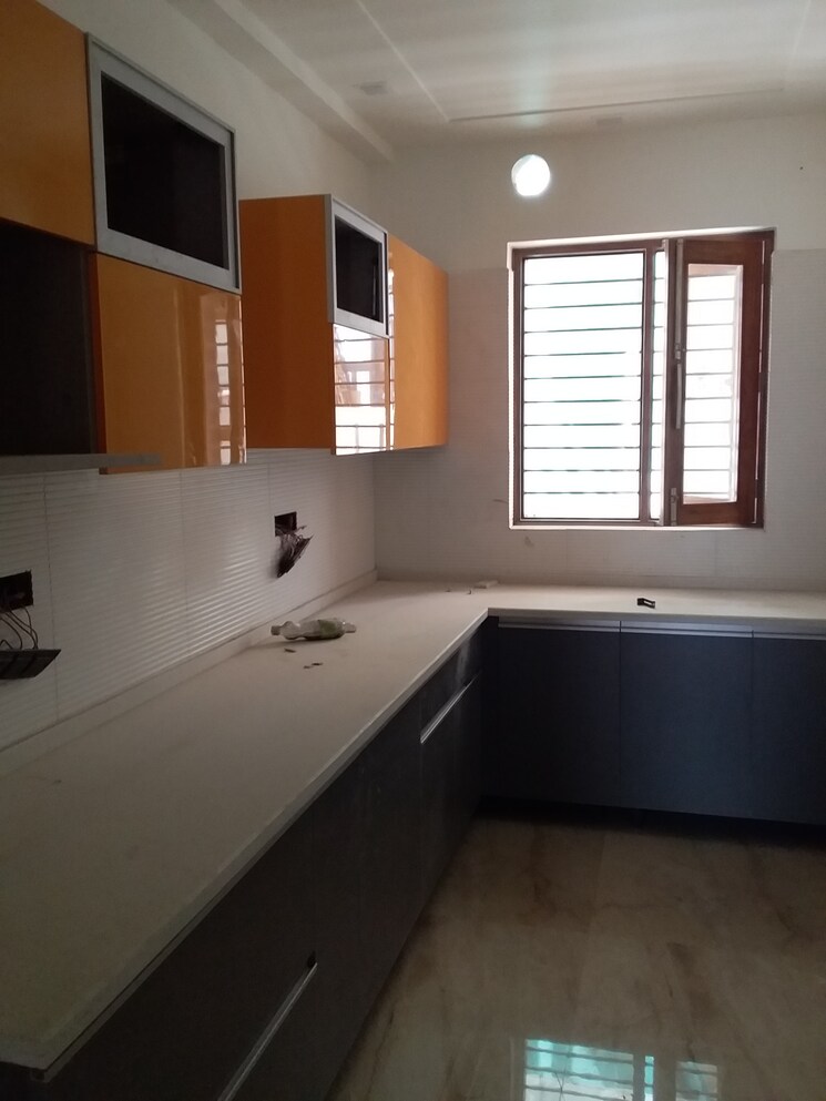 Kitchen, sector 31 4 Bedroom 350 Sq.Yd. Builder Floor In Sector 31 Faridabad 9271434