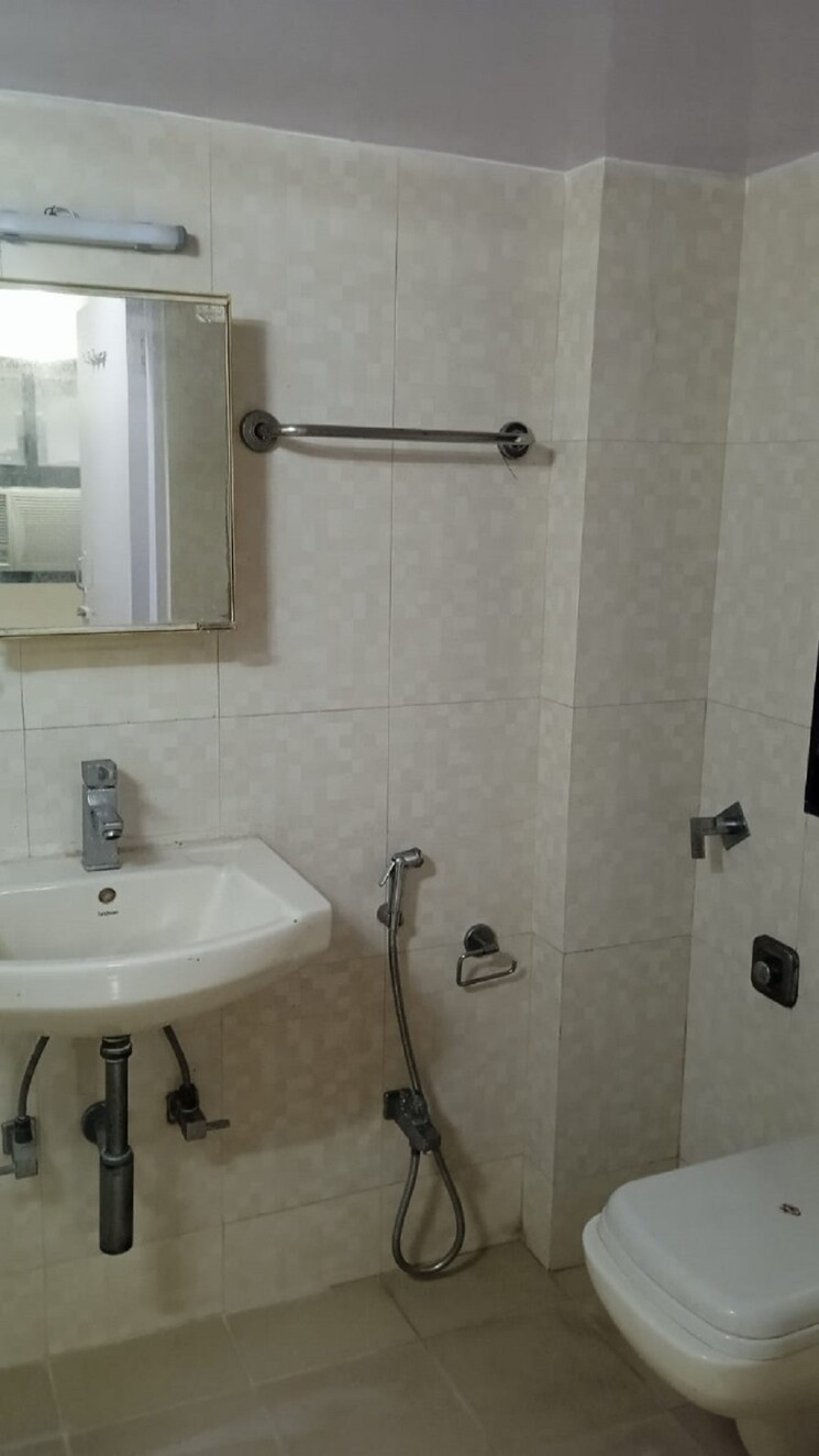Bathroom, santacruz west 2 Bedroom 750 Sq.Ft. Apartment In Santacruz West Mumbai 9271467