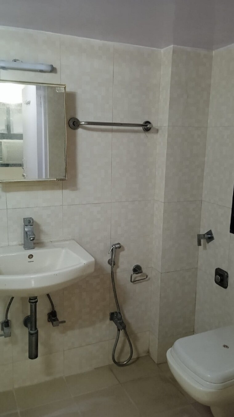 Bathroom, santacruz west 2 Bedroom 750 Sq.Ft. Apartment In Santacruz West Mumbai 9271467