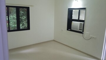 Room in 2 BHK Apartment at Santacruz West – for Rent