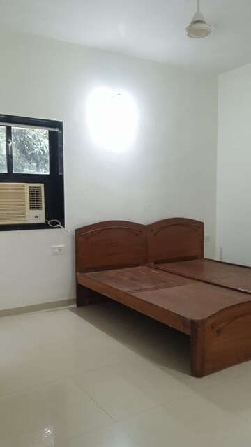 Bedroom in 2 BHK Apartment at Santacruz West – for Rent