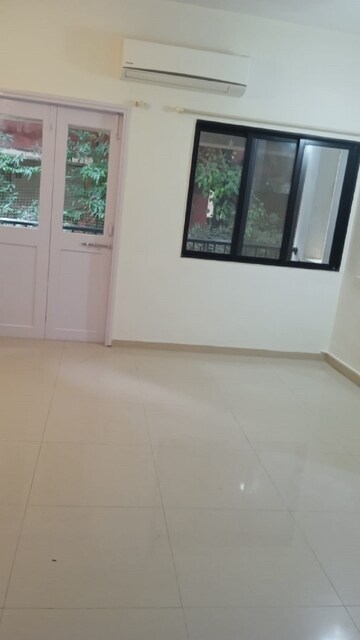 Room in 2 BHK Apartment at Santacruz West – for Rent