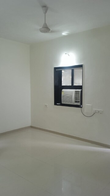 2 BHK Apartment For Rent in Santacruz West