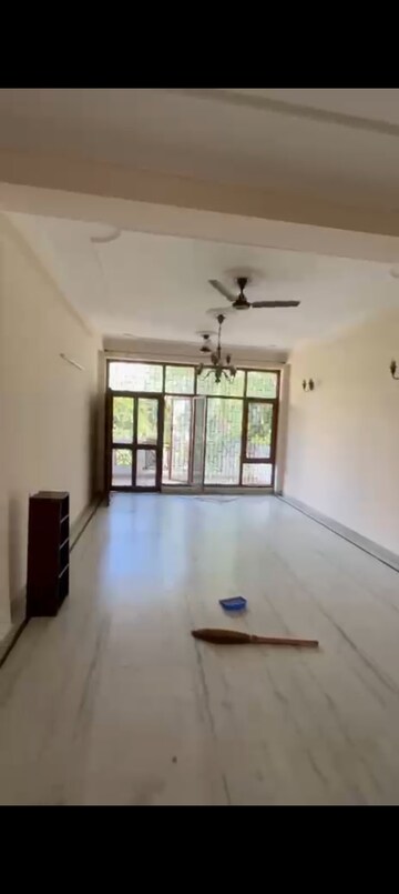 Room in 3 BHK Builder Floor at Ansal Sushant Lok I, Sector 43 – for Sale