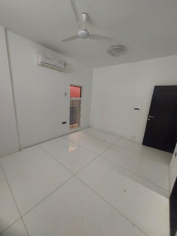 Room in 2 BHK Apartment at Khar West – for Rent