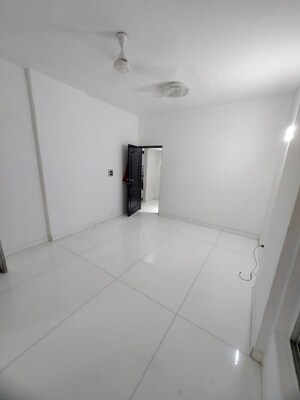 Room in 2 BHK Apartment at Khar West – for Rent