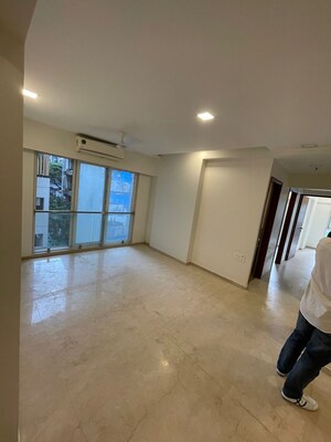 Room in 3 BHK Apartment at Khar West – for Rent