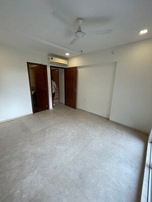 Room in 3 BHK Apartment at Khar West – for Rent