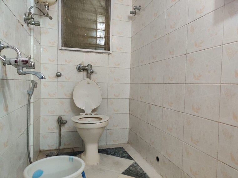 Bathroom, lake-palace 1 Bedroom 625 Sq.Ft. Apartment In Powai Mumbai 9271518