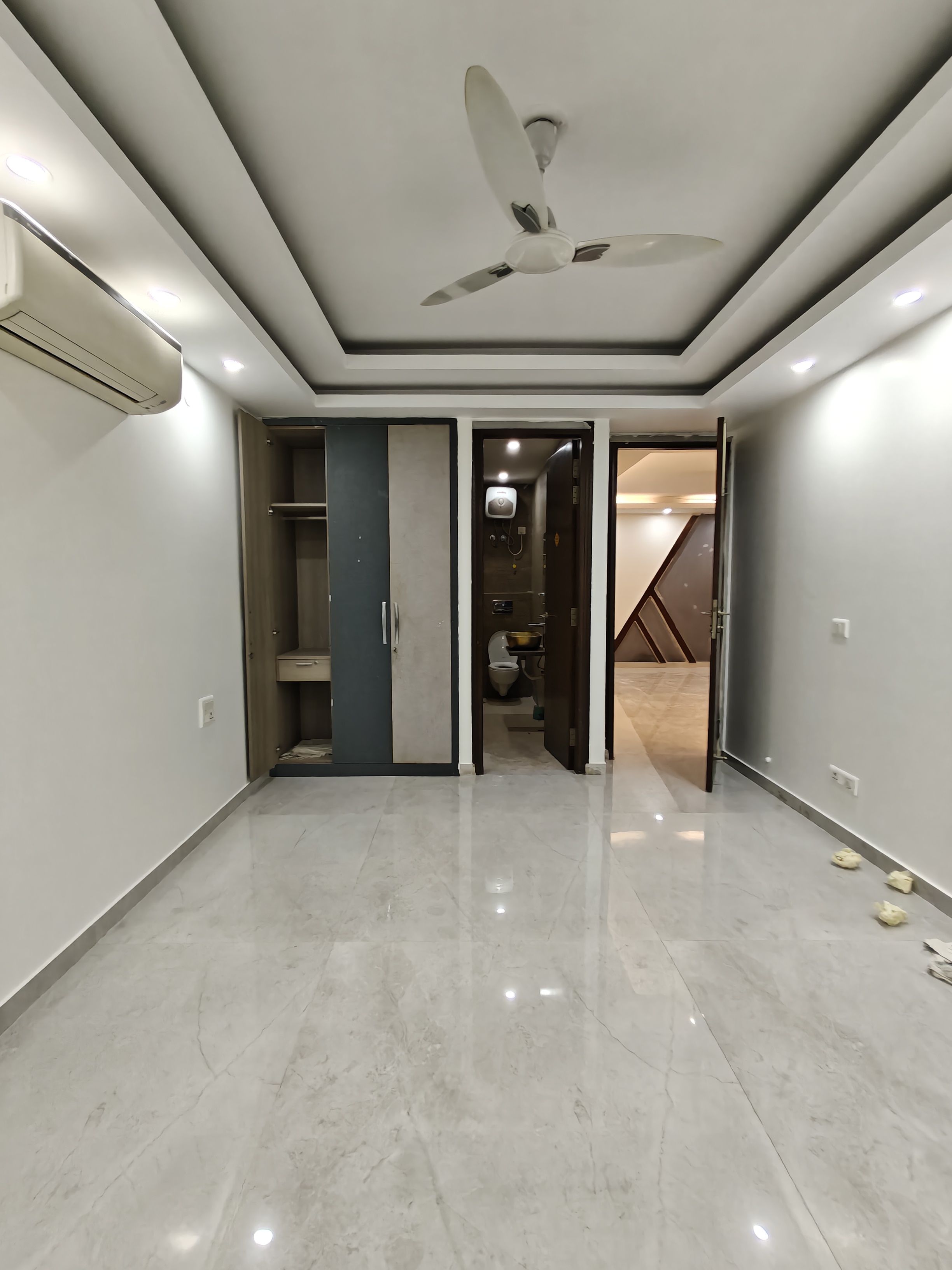 3 BHK 215 Sq.Yd. Builder Floor in Sushant Lok 2