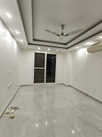 Room in 3 BHK Builder Floor at Sushant Lok 2, Sector 57 – for Rent