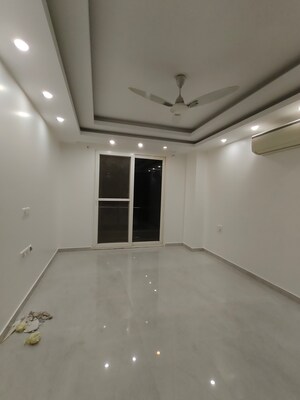 Room in 3 BHK Builder Floor at Sushant Lok 2, Sector 57 – for Rent