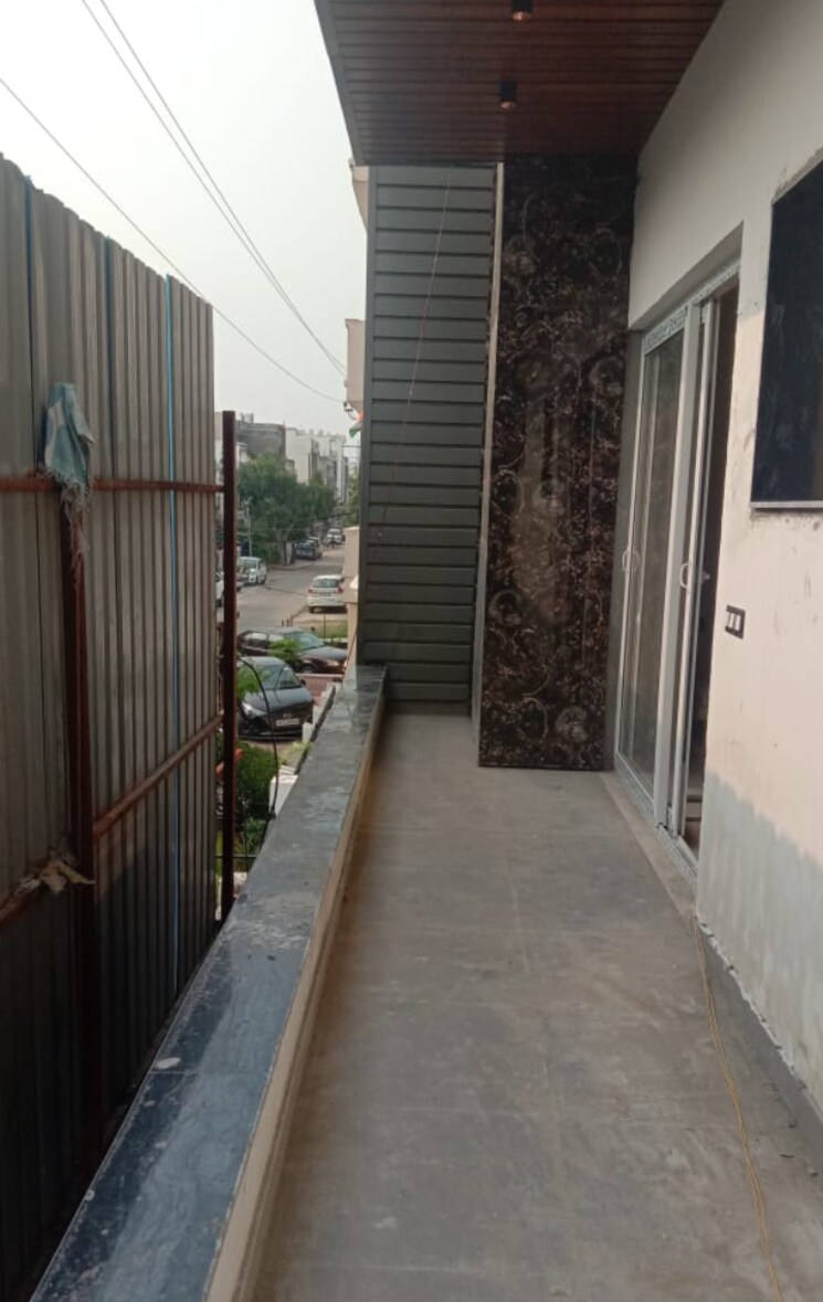 Balcony, nehru nagar ii 3 Bedroom 200 Sq.Yd. Builder Floor In Nehru Nagar ii Ghaziabad 9271546