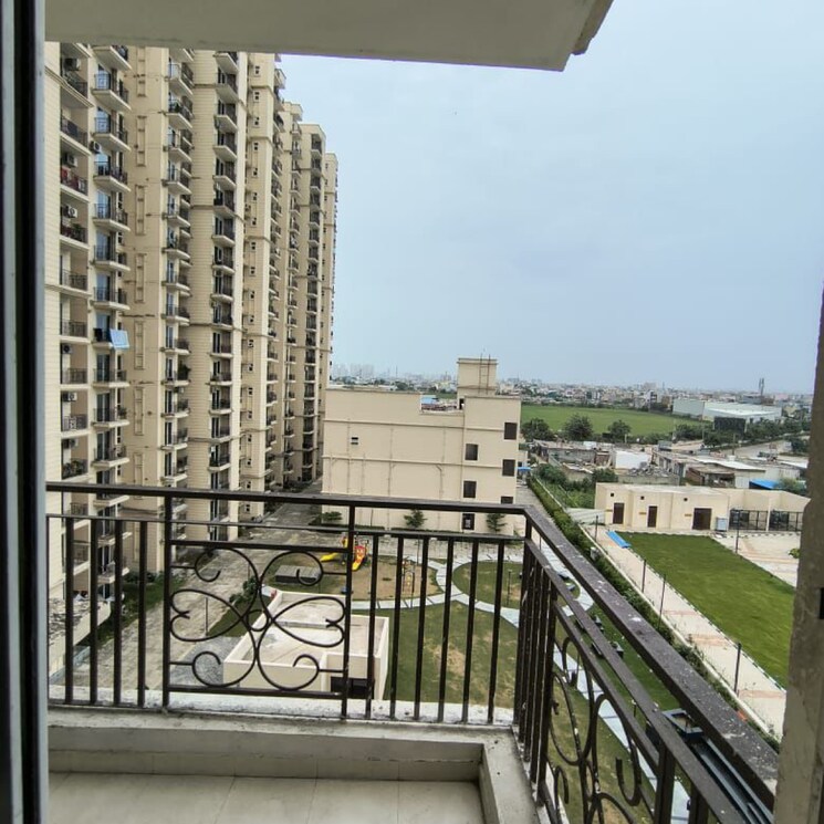 Balcony, signature-the-millennia-2 2 Bedroom 600 Sq.Ft. Apartment In Garoli Kalan Gurgaon 9271557