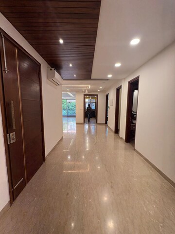 Building Lobby in 4 BHK Builder Floor at Ansal Sushant Lok I, Sector 43 – for Rent