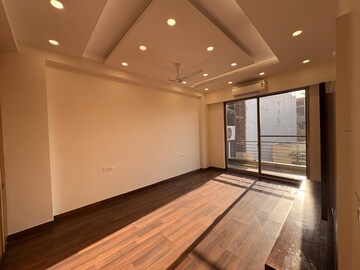 Room in 4 BHK Builder Floor at Ansal Sushant Lok I, Sector 43 – for Rent