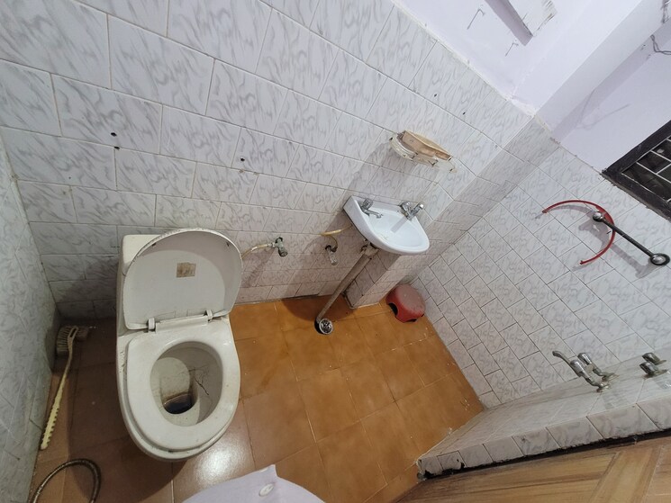 Bathroom, dilshad colony 2 Bedroom 850 Sq.Ft. Builder Floor In Dilshad Colony Delhi 9271572