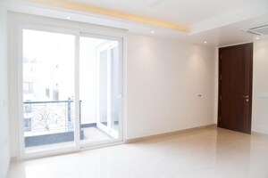 Room in 4 BHK Builder Floor at Boutique Residential Apartments A 3 2, Vasant Vihar – for Rent