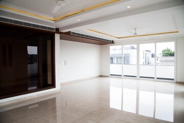 Room in 4 BHK Builder Floor at Boutique Residential Apartments A 3 2, Vasant Vihar – for Rent