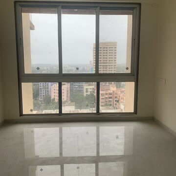 Room in 3 BHK Apartment at Babhai Naka – for Rent