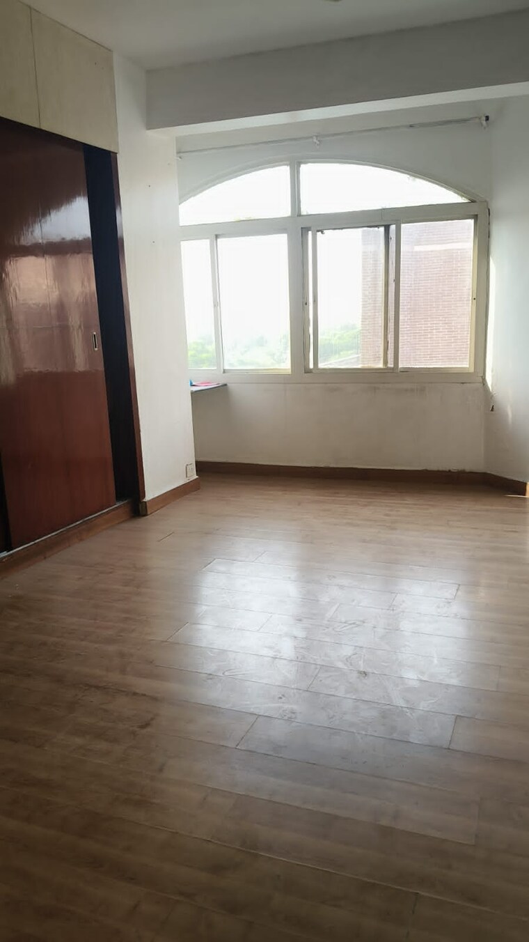 Room, mayur vihar 2.5 Bedroom 1250 Sq.Ft. Apartment In Mayur Vihar Delhi 9271605
