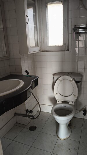 Bathroom in 2.5 BHK Apartment at Mayur Vihar – for Sale