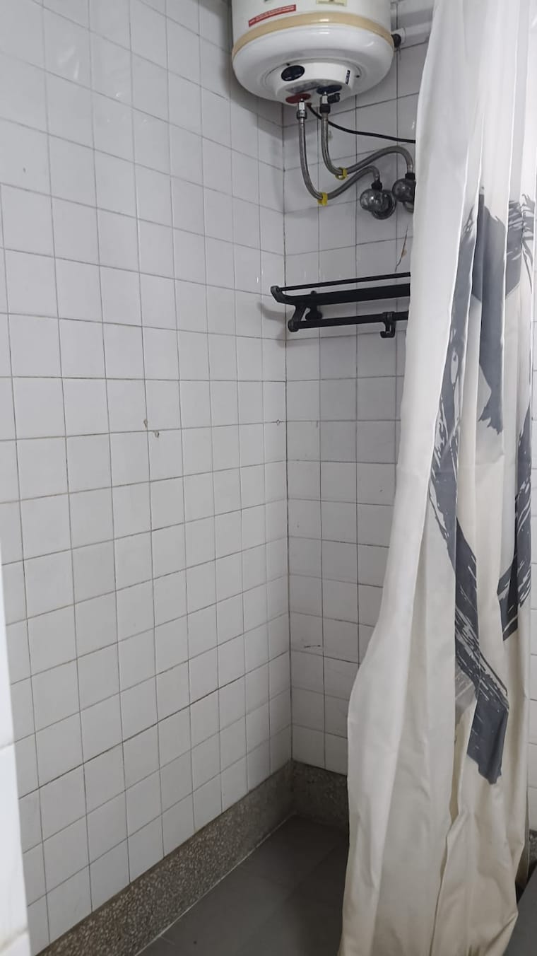 Bathroom, mayur vihar 2.5 Bedroom 1250 Sq.Ft. Apartment In Mayur Vihar Delhi 9271605