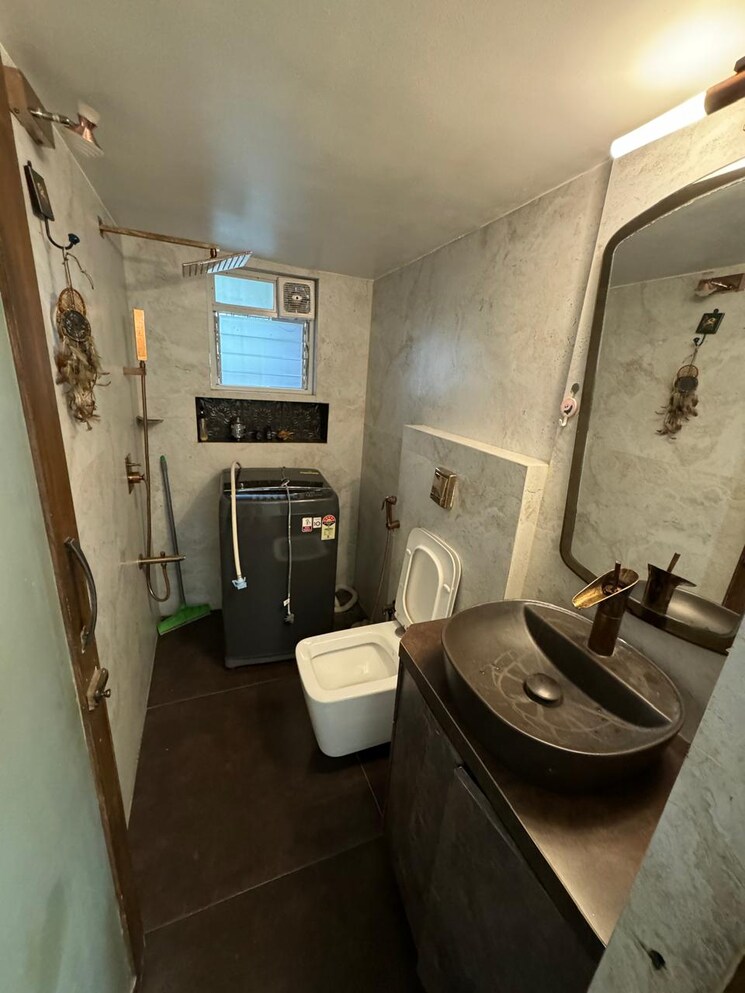 Bathroom, shree-sundaram 3 Bedroom 1000 Sq.Ft. Apartment In Andheri West Mumbai 9271611