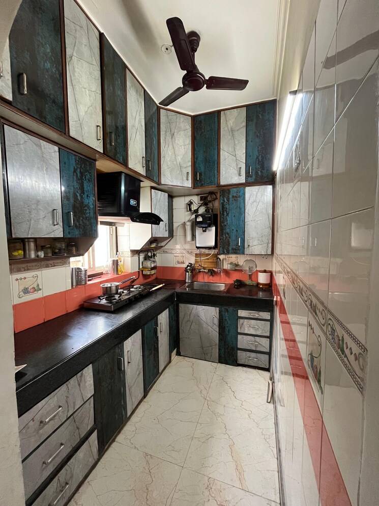 Kitchen, uma-cooperative-society 2.5 Bedroom 850 Sq.Ft. Apartment In Mayur Vihar 1 Delhi 9271615