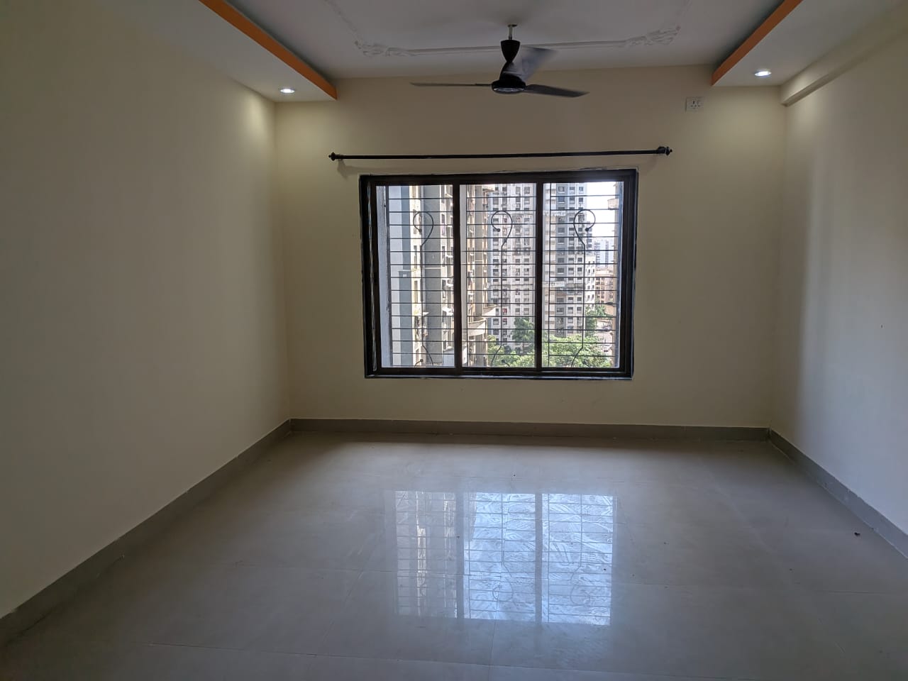 2 BHK Apartment For Rent in Lakeshore Heights