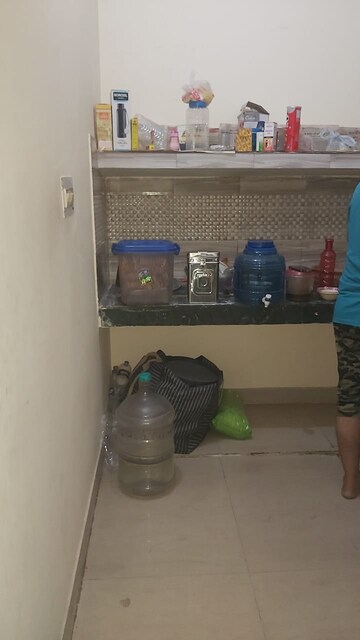 Parking in 1 RK Builder Floor at Mayur Vihar – for Rent