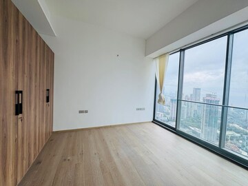 Room in 4 BHK Apartment at Rustomjee Crown Phase 2, Prabhadevi – for Rent