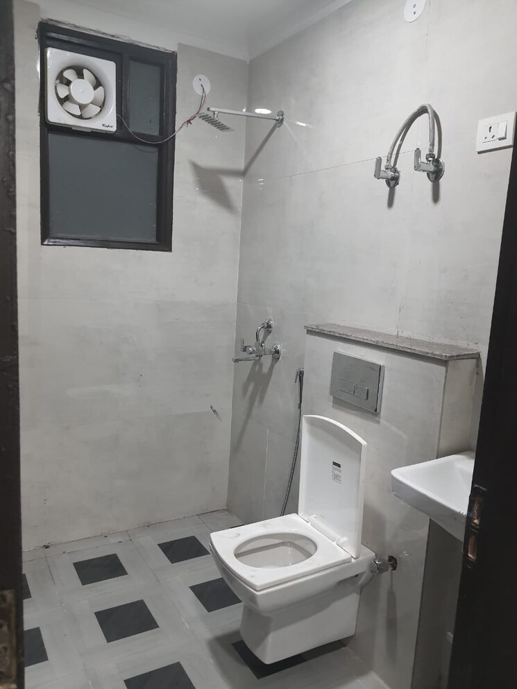 Bathroom, chattarpur 3 Bedroom 1150 Sq.Ft. Builder Floor In Chattarpur Delhi 9271663