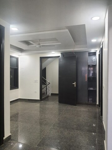 Room in 3 BHK Builder Floor at Chattarpur – for Rent