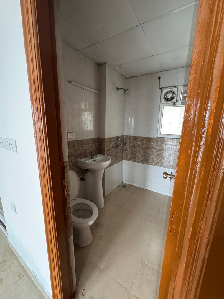 Attached Bathroom, antriksh-golf-city 2 Bedroom 1050 Sq.Ft. Apartment In Sector 150 Noida 9271671