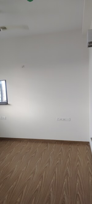 Room in 2.5 BHK Apartment at Prestige Misty Waters, Hebbal – for Rent