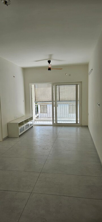 Room in 1 BHK Apartment at Casagrand Boulevard, Hennur Road – for Rent