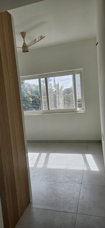Room in 1 BHK Apartment at Casagrand Boulevard, Hennur Road – for Rent