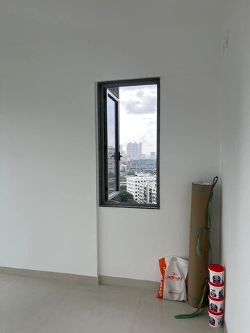 Room in 2 BHK Apartment at Sunteck City Avenue 4, Goregaon West – for Rent