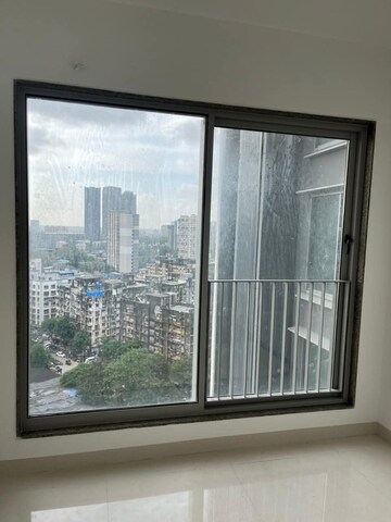 Room in 2 BHK Apartment at Sunteck City Avenue 4, Goregaon West – for Rent