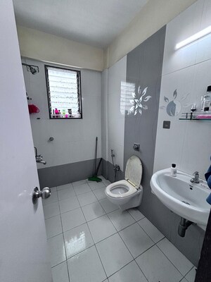 Bathroom in 2 BHK Apartment at Mangal Kunj, Khar West – for Rent