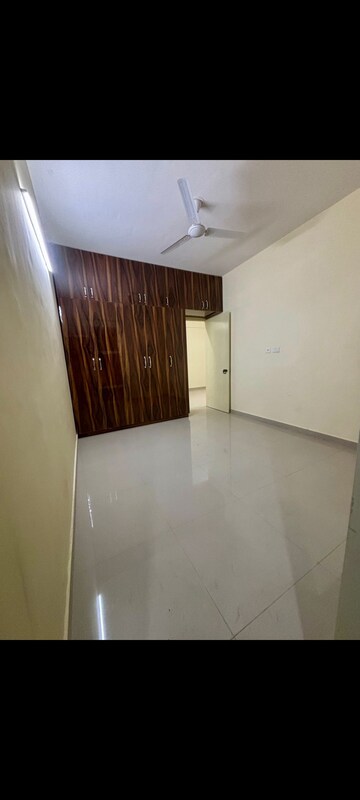 Room in 2 BHK Apartment at Pyramid Pride, Sector 76 – for Rent