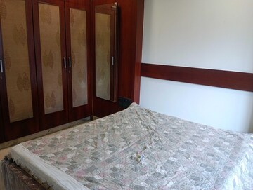 Bedroom in 5 BHK Apartment at Prabhadevi – for Rent