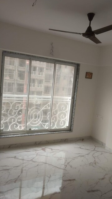 Room in 2 BHK Apartment at Godrej Central, Chembur – for Rent