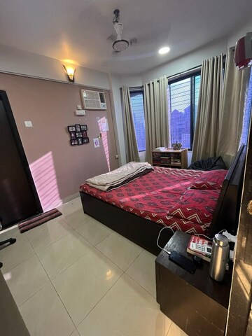 Bedroom in 2 BHK Apartment at Oberoi Realty Park View, Kandivali East – for Rent