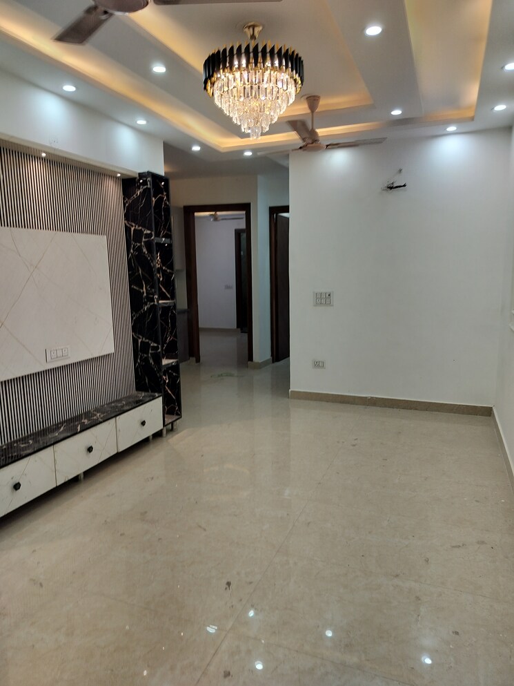 Room, sector 19 dwarka 3 Bedroom 1700 Sq.Ft. Apartment In Sector 19 Dwarka Delhi 9271761